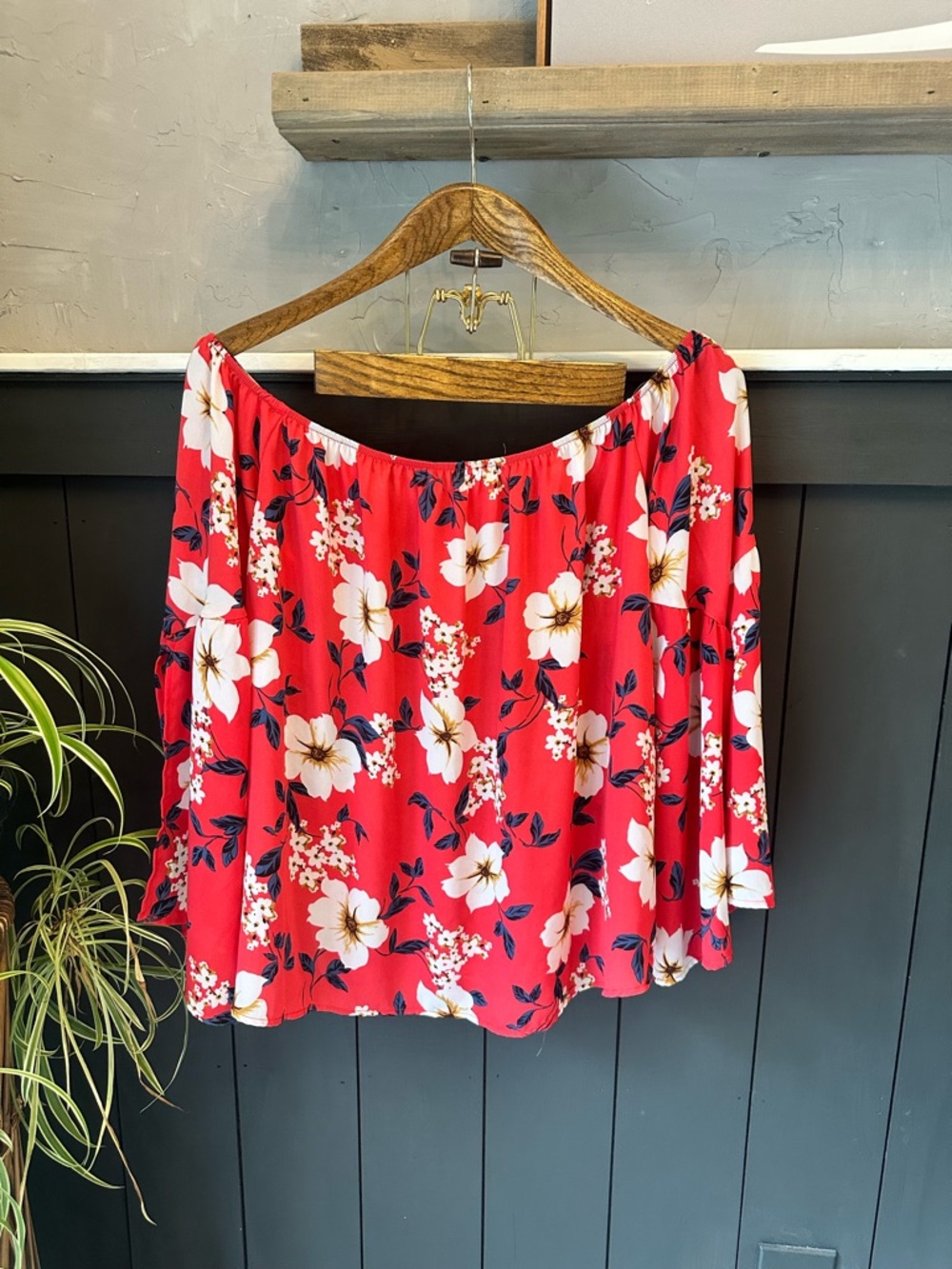 Fantastic‎ Fawn Red Hibiscus Floral Off Shoulder Top Size Large Bell Sleeve Top